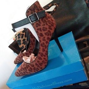 Womans cheetah print heels brand new with box